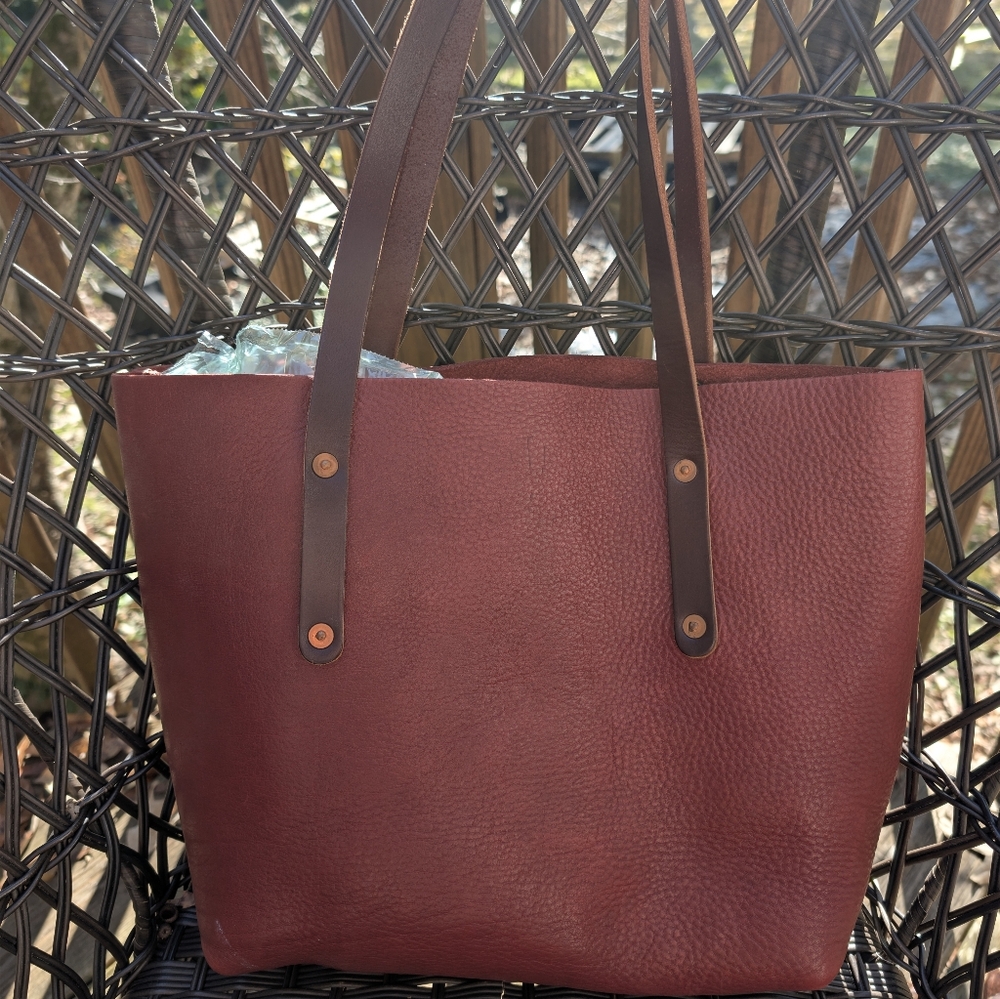Go Forth Goods Medium Avery Tote Burgundy